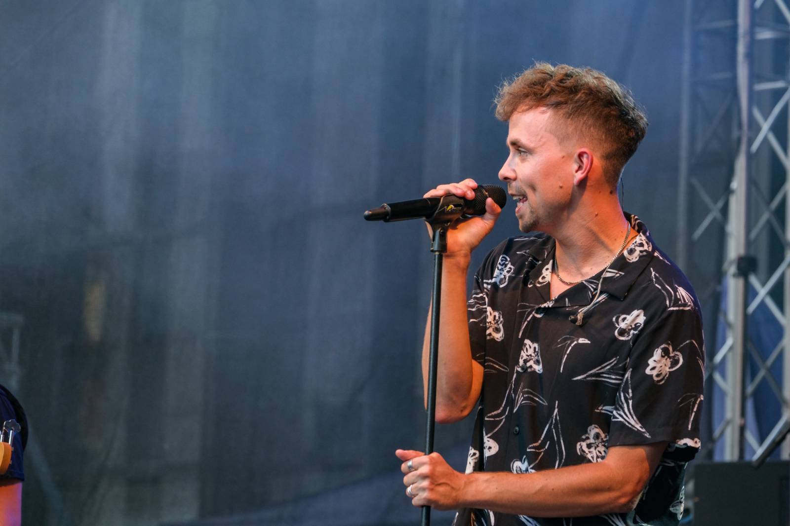 Hudba, filmy a párty dlouho do noci. Festival v Karlových Varech má za sebou třetí den