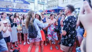 Hudba, filmy a párty dlouho do noci. Festival v Karlových Varech má za sebou třetí den