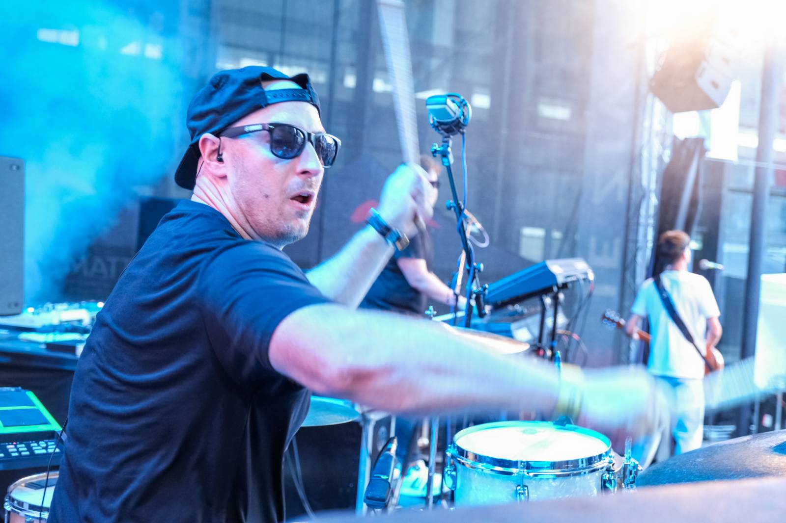 Hudba, filmy a párty dlouho do noci. Festival v Karlových Varech má za sebou třetí den