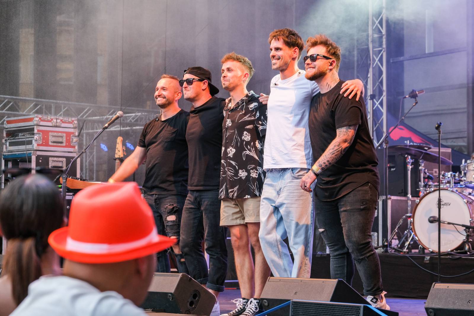 Hudba, filmy a párty dlouho do noci. Festival v Karlových Varech má za sebou třetí den