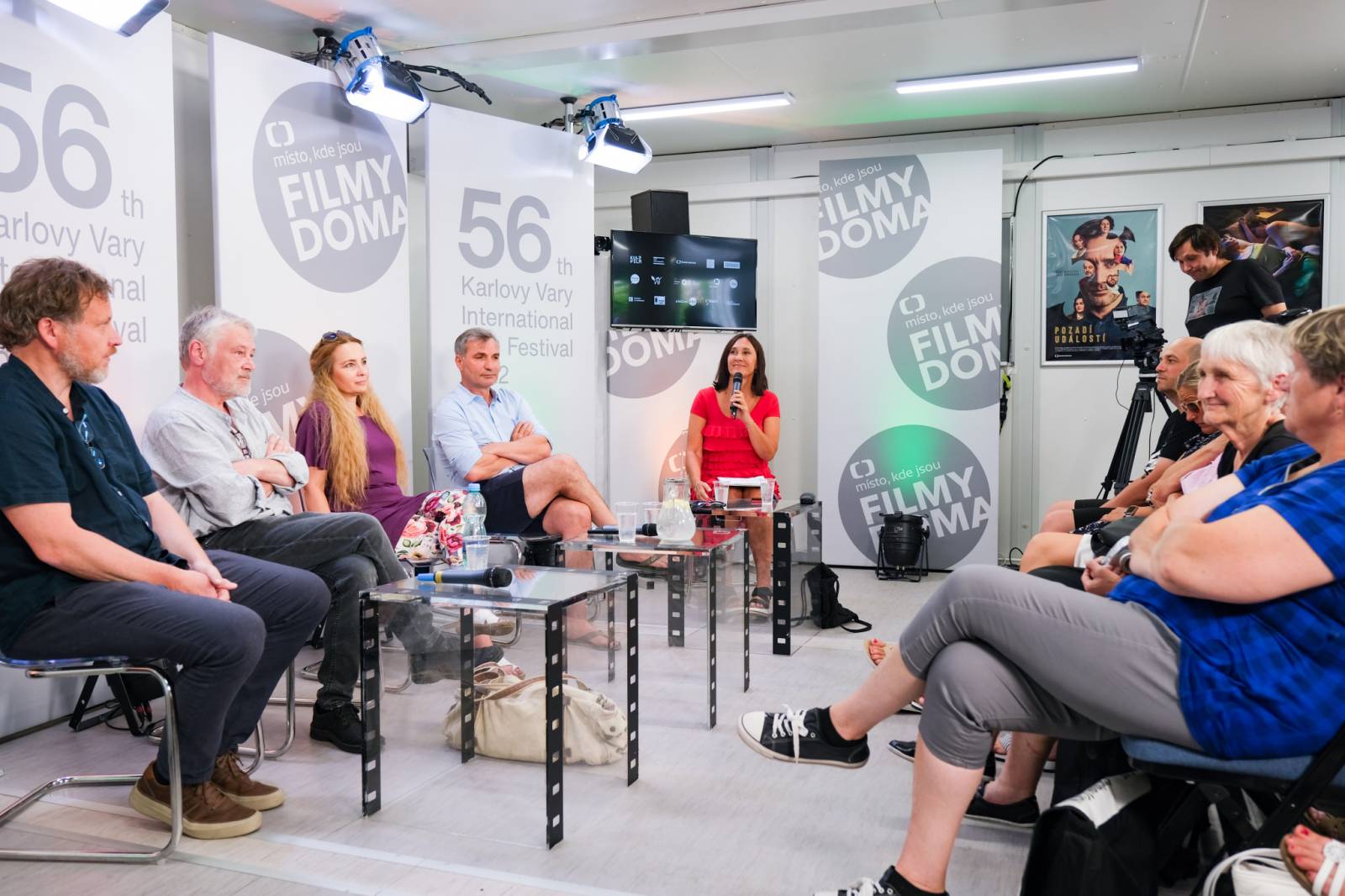 Čtvrtý den patřil v Karlových Varech Tomáši Klusovi a Thomu Artwayovi, Jiří Macháček představil film Planeta Praha