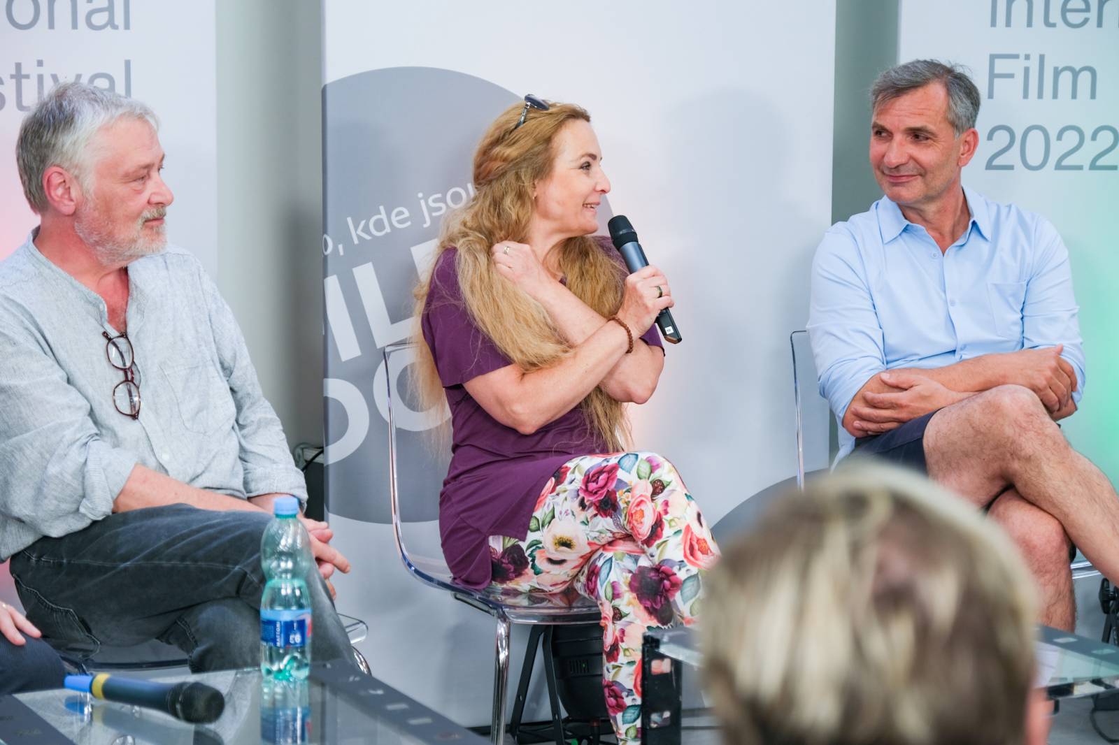 Čtvrtý den patřil v Karlových Varech Tomáši Klusovi a Thomu Artwayovi, Jiří Macháček představil film Planeta Praha