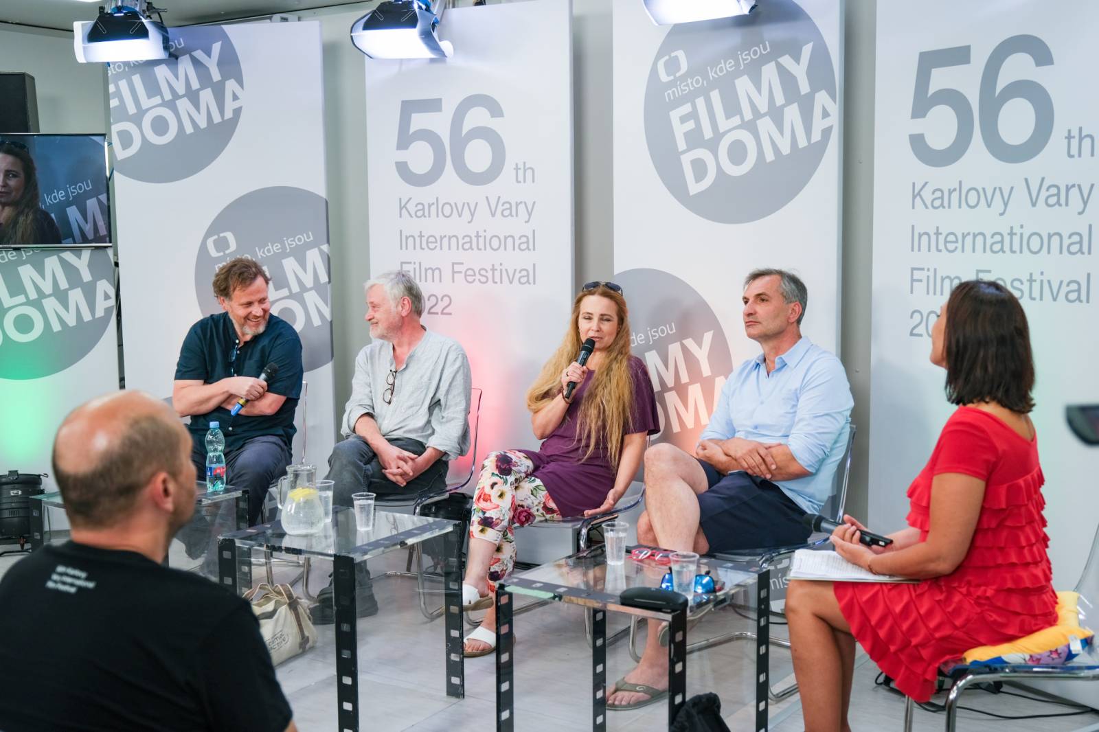 Čtvrtý den patřil v Karlových Varech Tomáši Klusovi a Thomu Artwayovi, Jiří Macháček představil film Planeta Praha