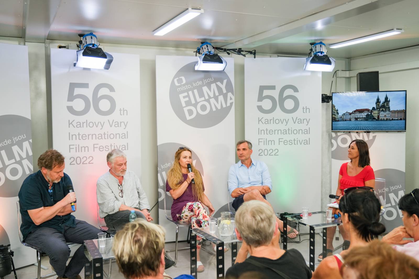 Čtvrtý den patřil v Karlových Varech Tomáši Klusovi a Thomu Artwayovi, Jiří Macháček představil film Planeta Praha