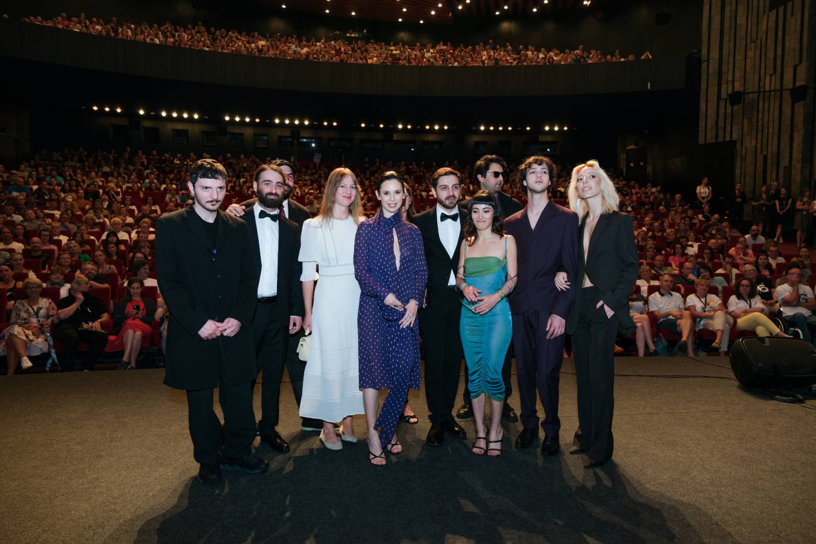 Čtvrtý den patřil v Karlových Varech Tomáši Klusovi a Thomu Artwayovi, Jiří Macháček představil film Planeta Praha