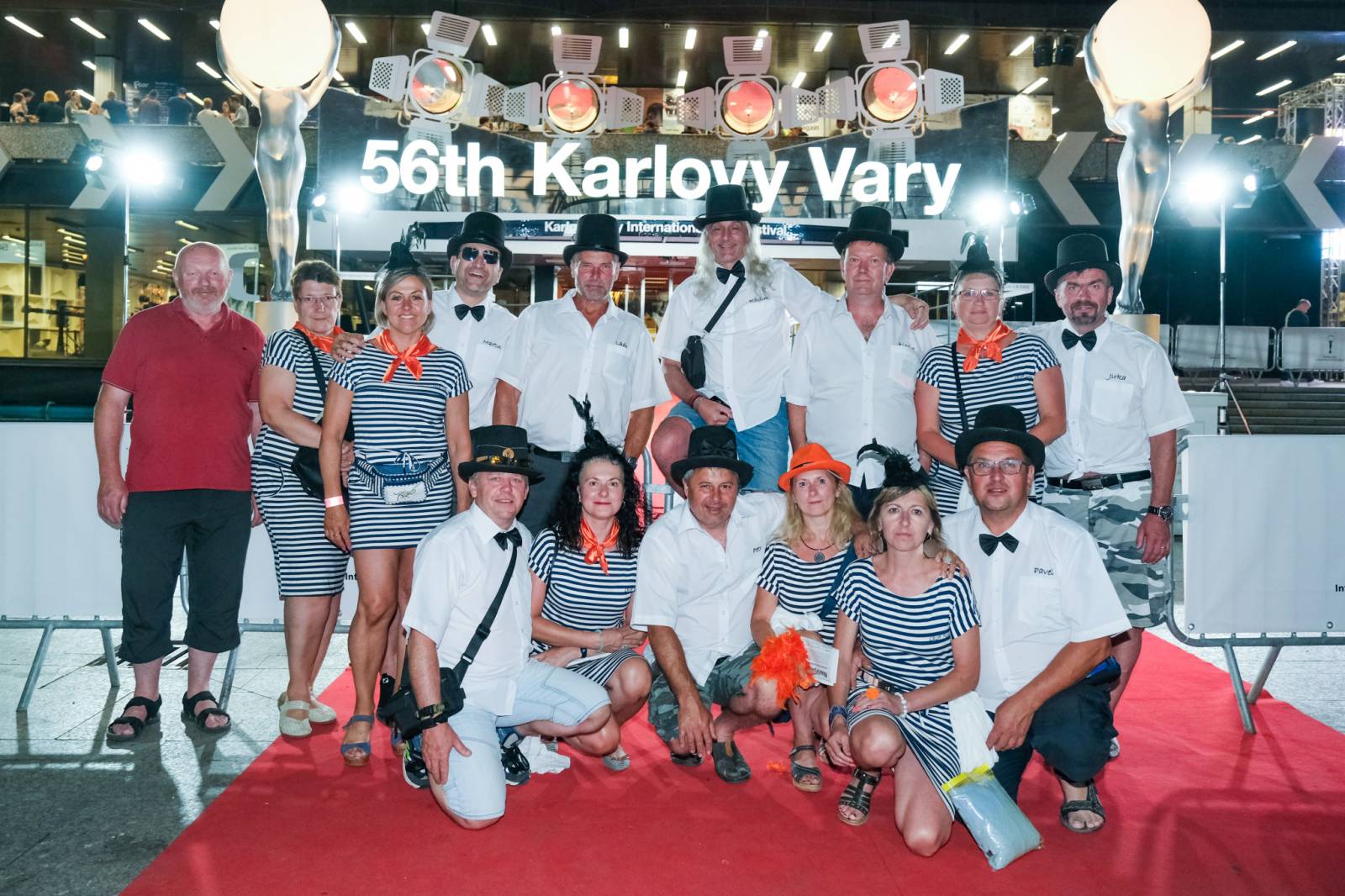 Čtvrtý den patřil v Karlových Varech Tomáši Klusovi a Thomu Artwayovi, Jiří Macháček představil film Planeta Praha