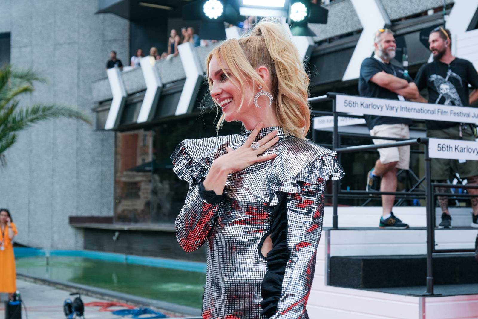 Čtvrtý den patřil v Karlových Varech Tomáši Klusovi a Thomu Artwayovi, Jiří Macháček představil film Planeta Praha