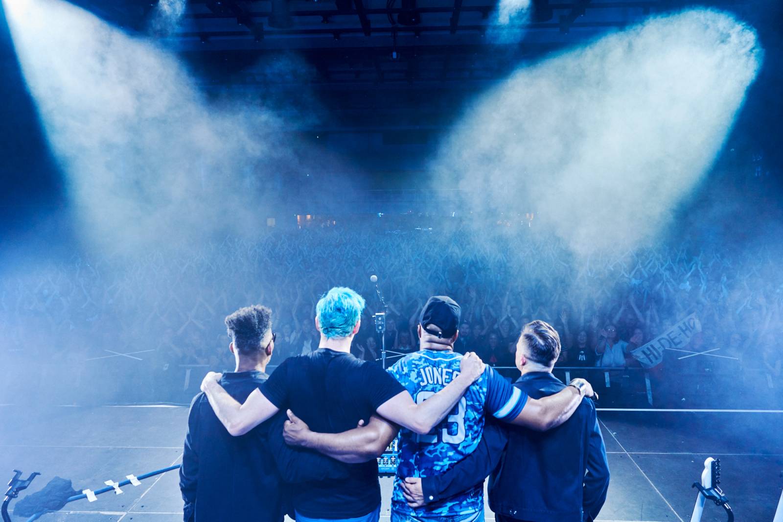 Koncert, který byl čistě o hudbě. Jack White zakázal telefony, show sladil do modra