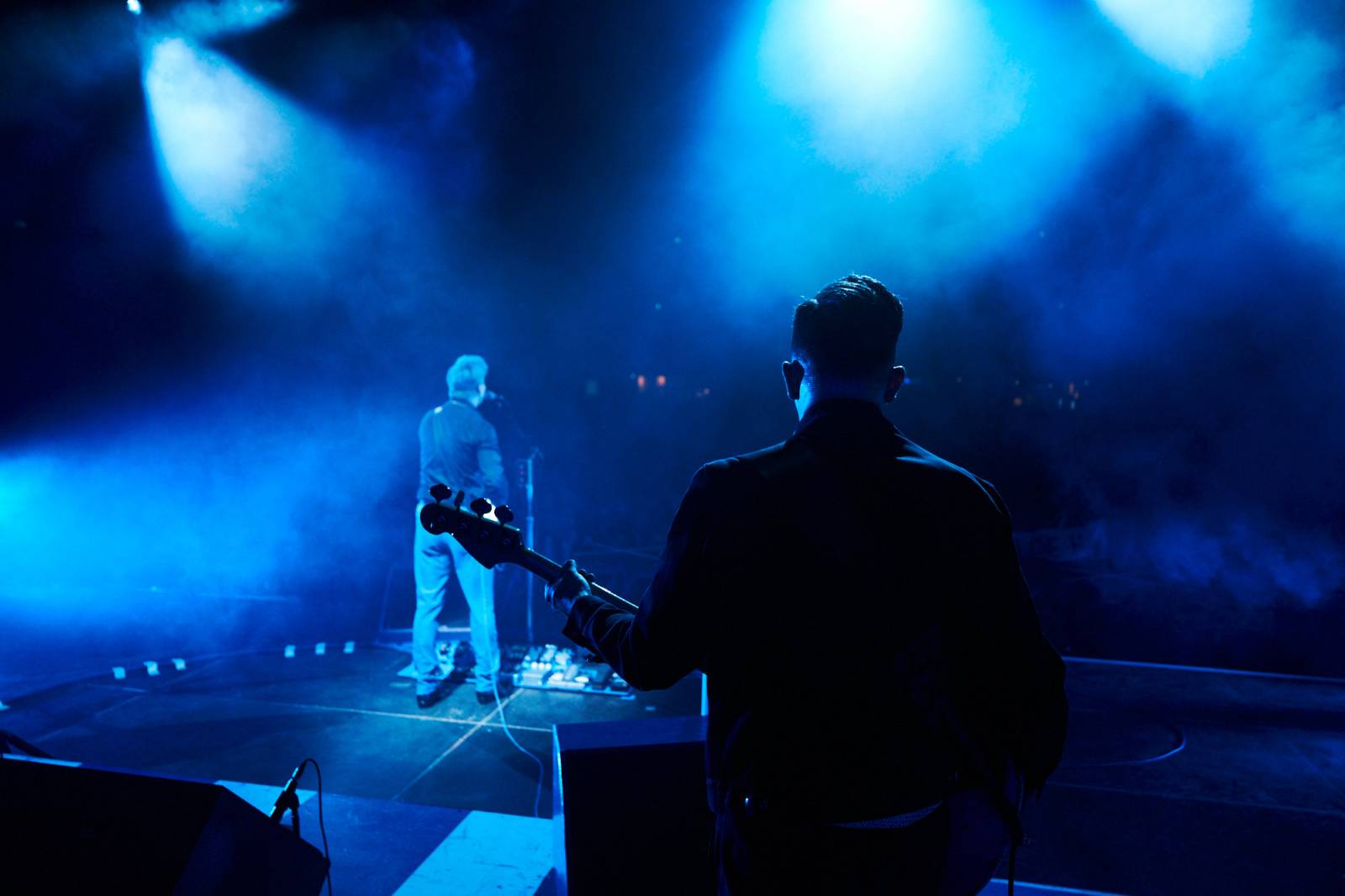 Koncert, který byl čistě o hudbě. Jack White zakázal telefony, show sladil do modra