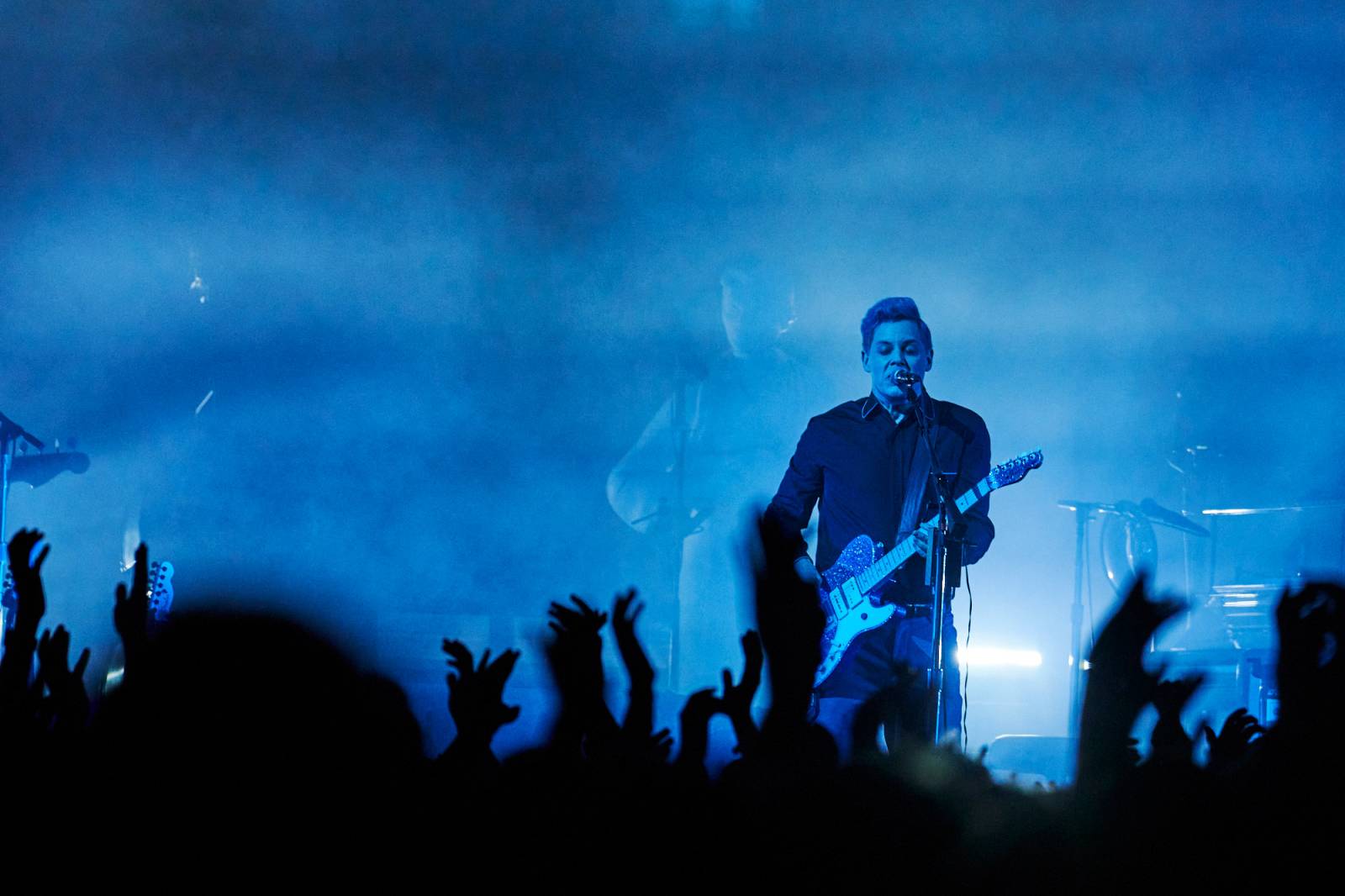 Koncert, který byl čistě o hudbě. Jack White zakázal telefony, show sladil do modra