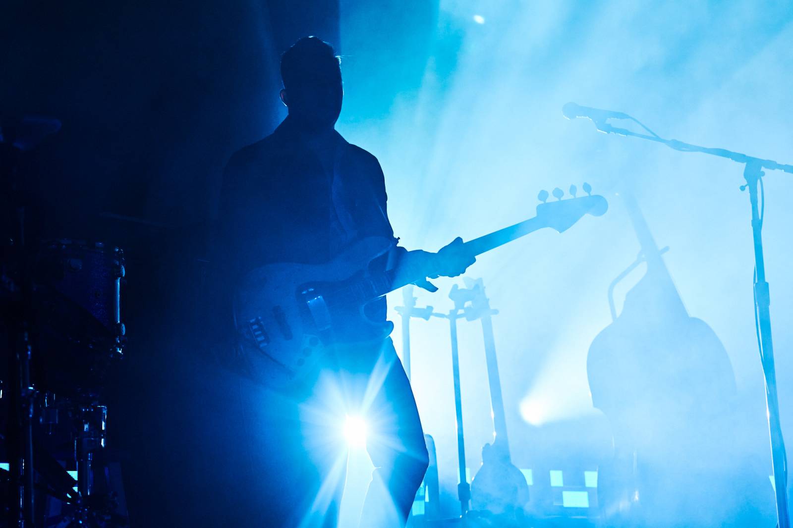 Koncert, který byl čistě o hudbě. Jack White zakázal telefony, show sladil do modra