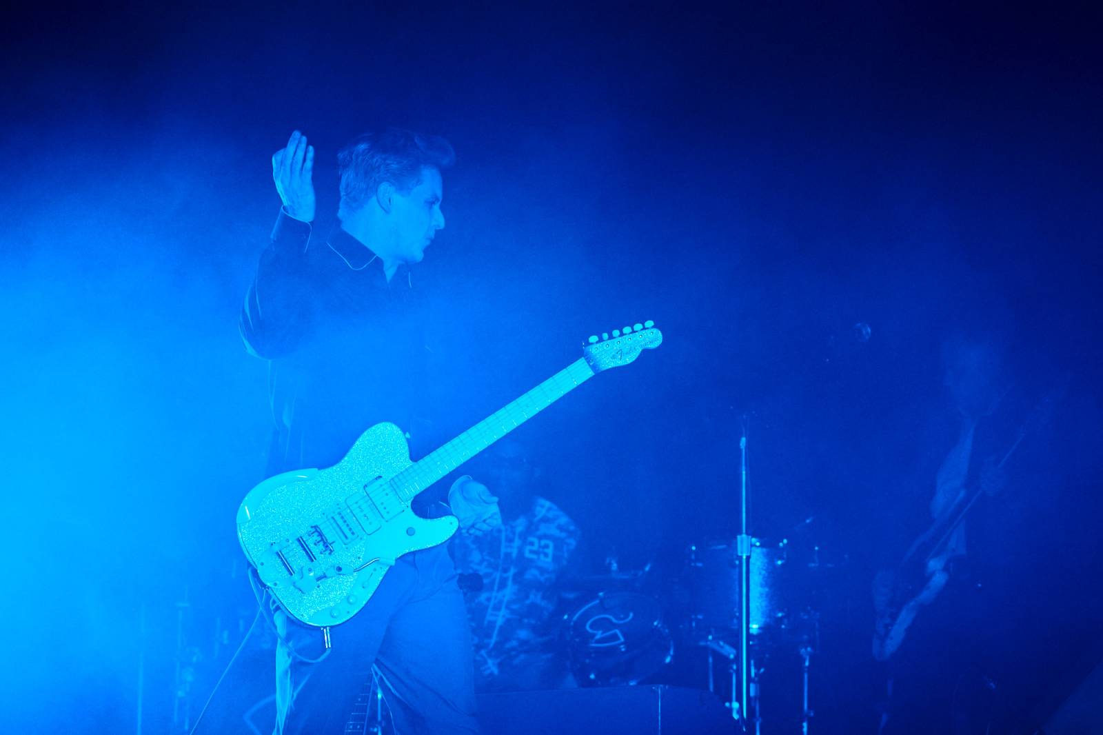 Koncert, který byl čistě o hudbě. Jack White zakázal telefony, show sladil do modra