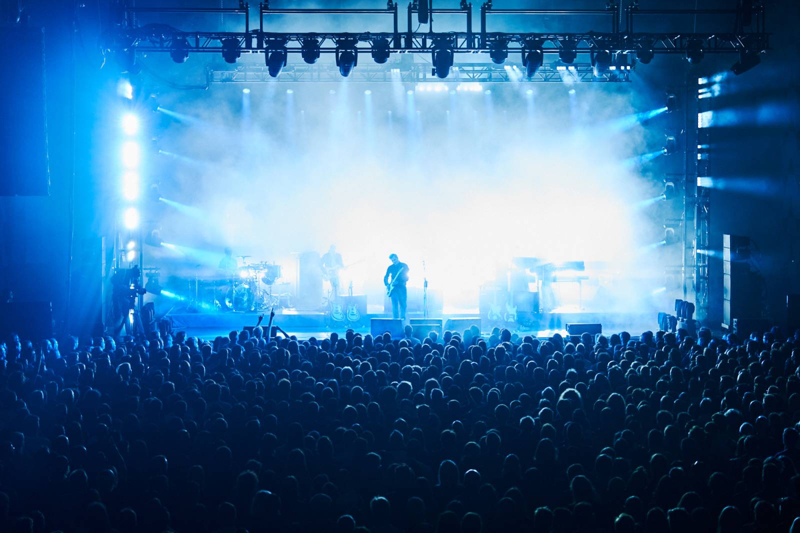 Koncert, který byl čistě o hudbě. Jack White zakázal telefony, show sladil do modra