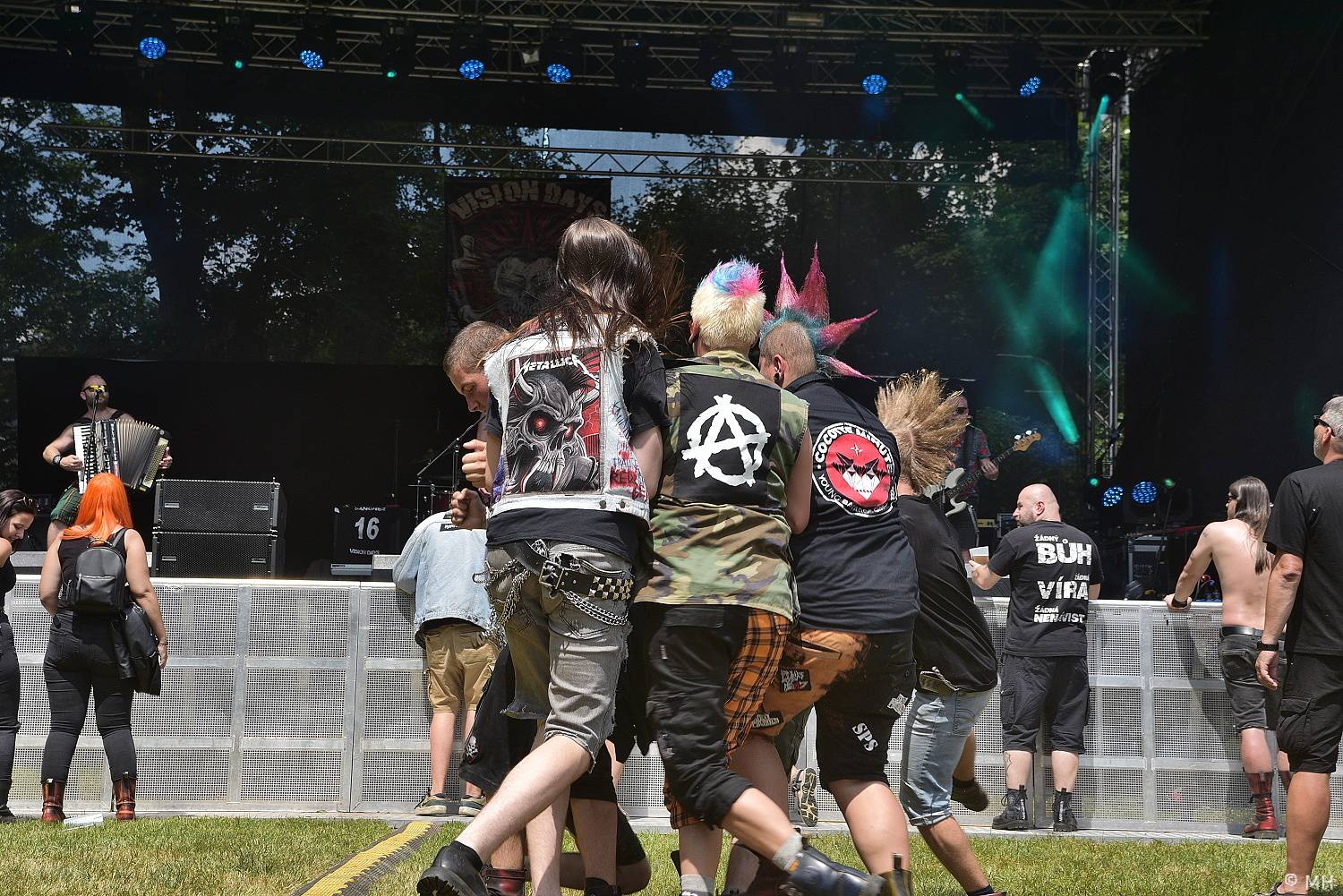 Třináctka byla pro Rock for JK Manětín šťastným číslem. Zahráli Vypsaná fiXa, Škwor i Alkehol