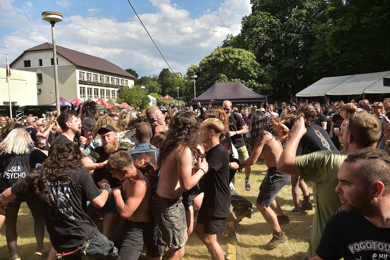 Třináctka byla pro Rock for JK Manětín šťastným číslem. Zahráli Vypsaná fiXa, Škwor i Alkehol
