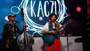 Karlovy Vary zchladil déšť, filmové fanoušky rozehřáli Portless a bujaré párty