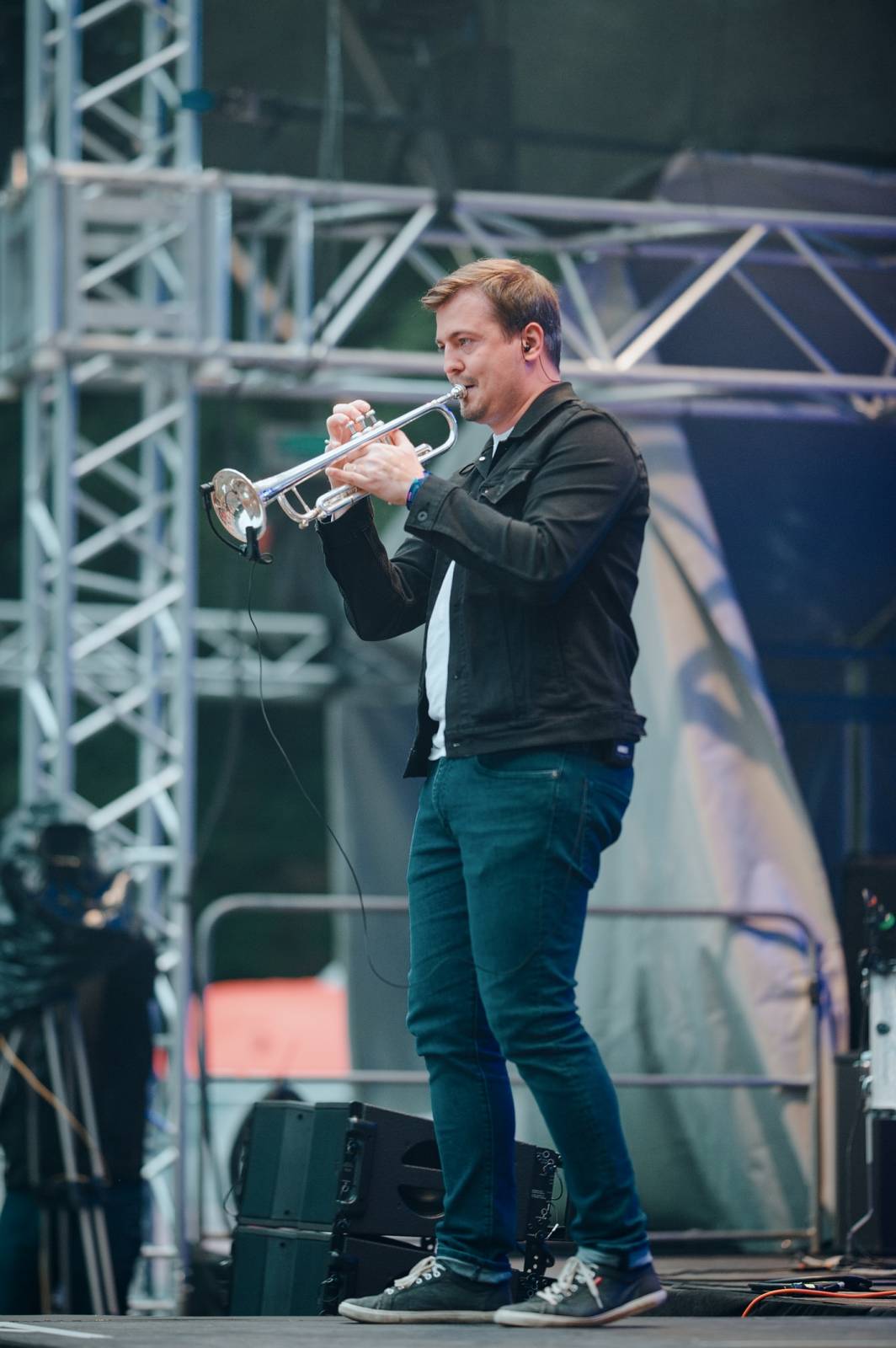 Vysočina Fest se po dvou letech vrátil v plné parádě. První den zahráli Pokáč, Mirai, Arakain i Jelen