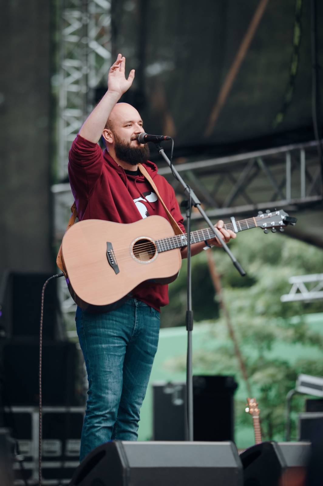 Vysočina Fest se po dvou letech vrátil v plné parádě. První den zahráli Pokáč, Mirai, Arakain i Jelen