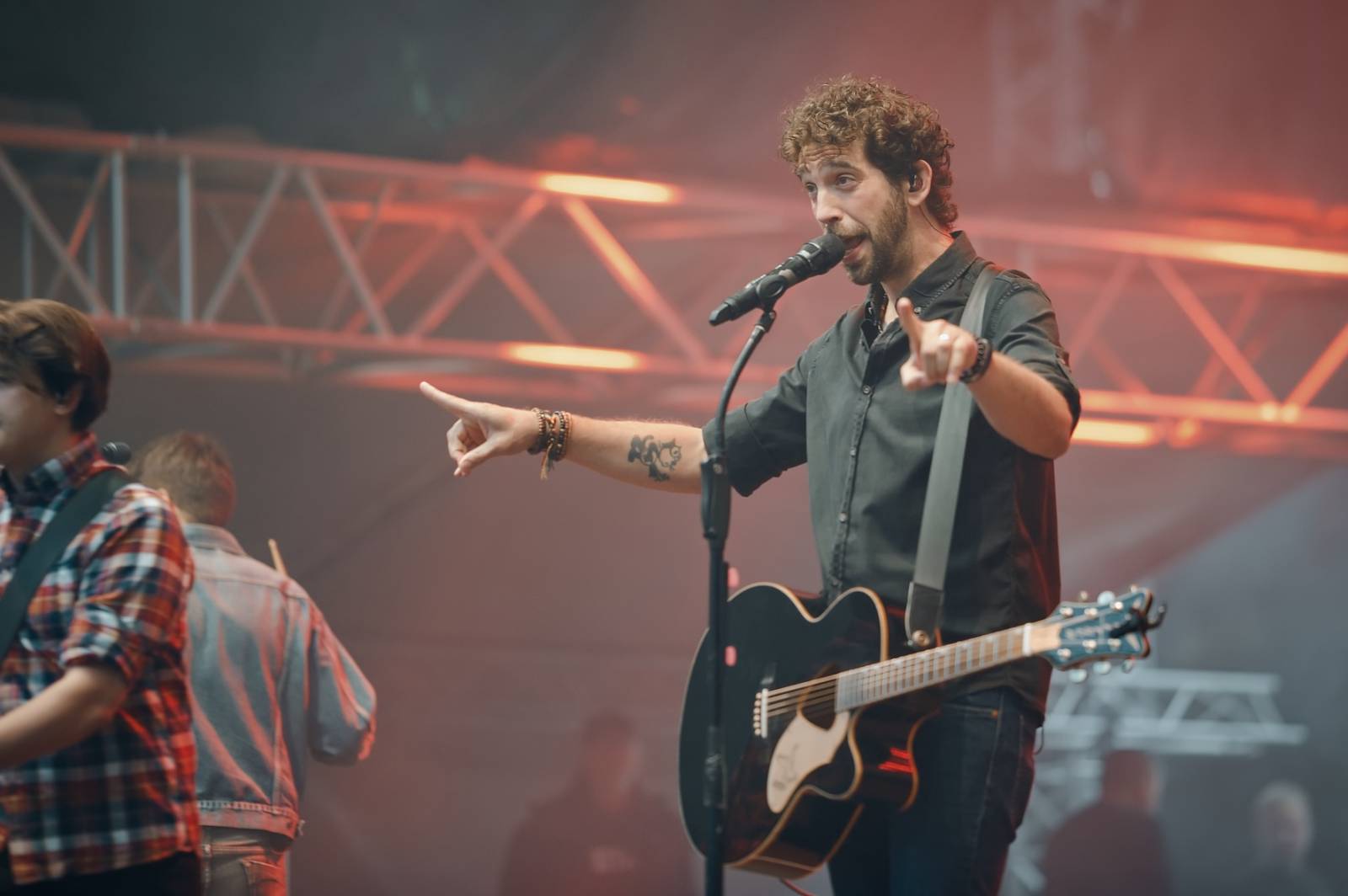 Vysočina Fest se po dvou letech vrátil v plné parádě. První den zahráli Pokáč, Mirai, Arakain i Jelen