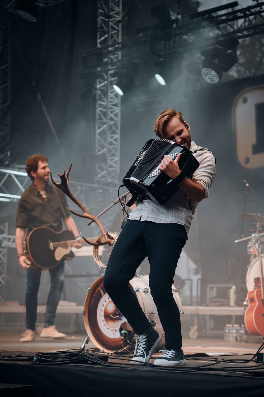 Vysočina Fest se po dvou letech vrátil v plné parádě. První den zahráli Pokáč, Mirai, Arakain i Jelen