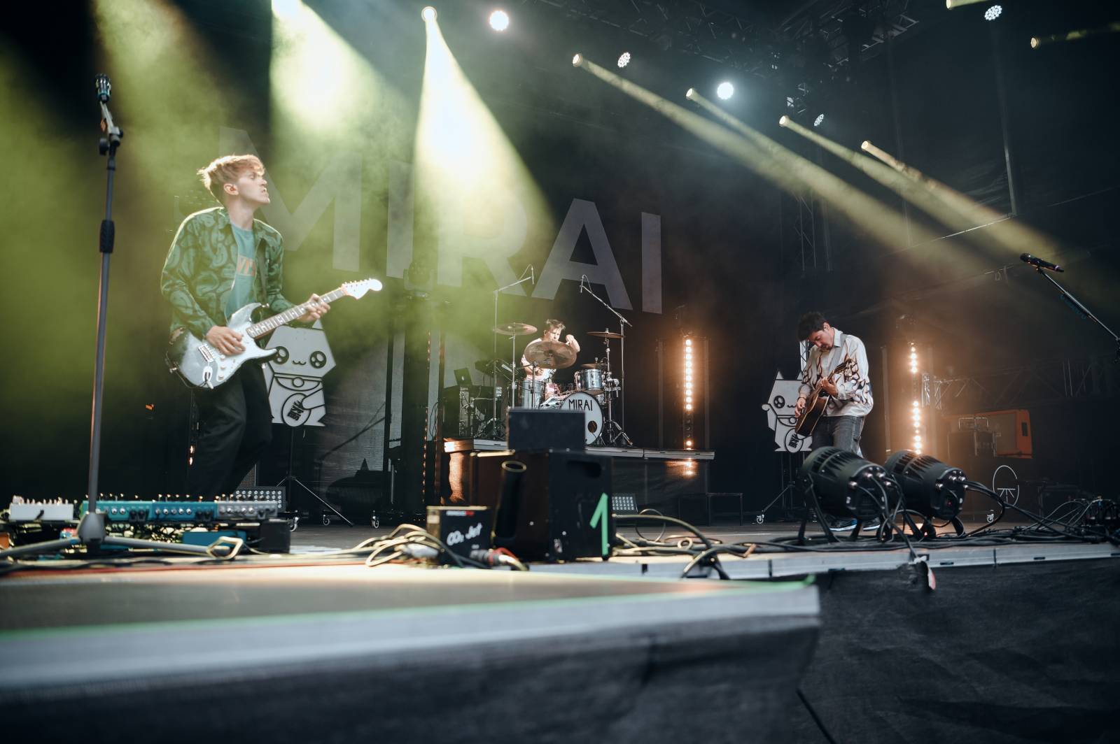 Vysočina Fest se po dvou letech vrátil v plné parádě. První den zahráli Pokáč, Mirai, Arakain i Jelen