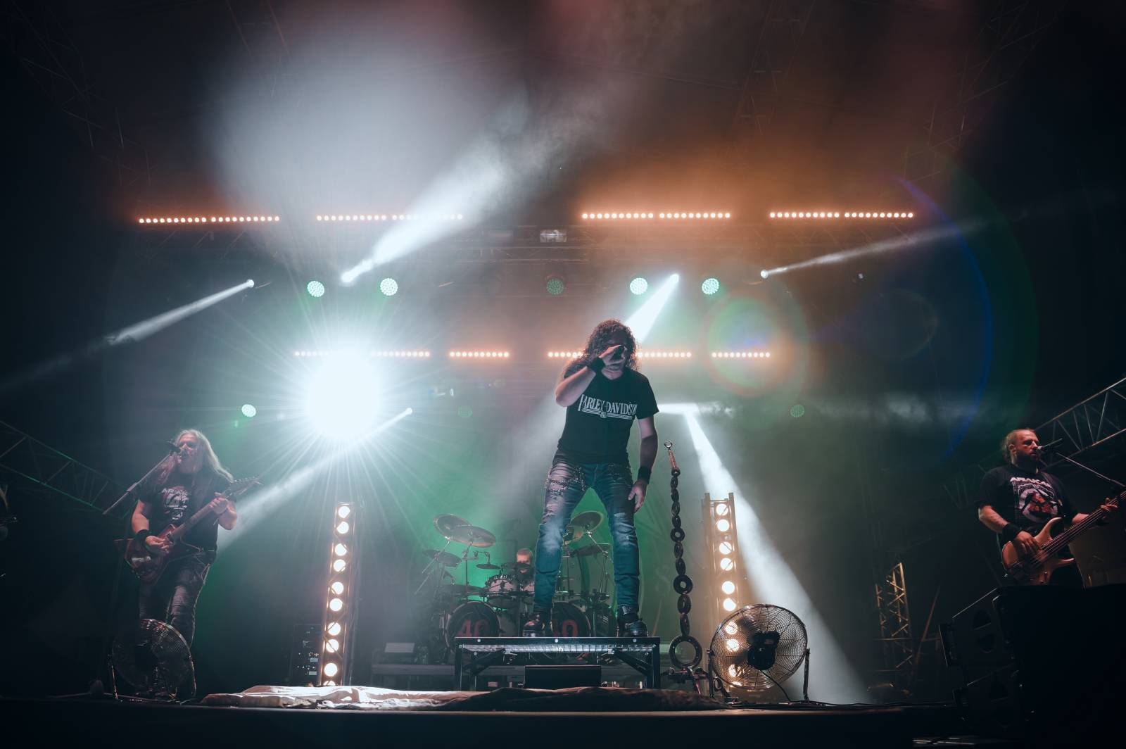 Vysočina Fest se po dvou letech vrátil v plné parádě. První den zahráli Pokáč, Mirai, Arakain i Jelen