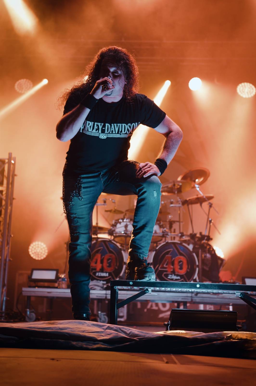 Vysočina Fest se po dvou letech vrátil v plné parádě. První den zahráli Pokáč, Mirai, Arakain i Jelen