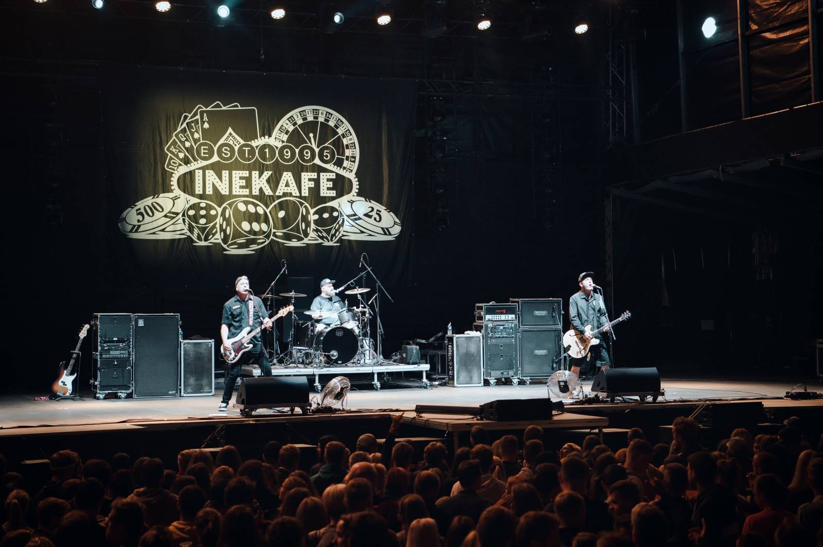 Vysočina Fest se po dvou letech vrátil v plné parádě. První den zahráli Pokáč, Mirai, Arakain i Jelen