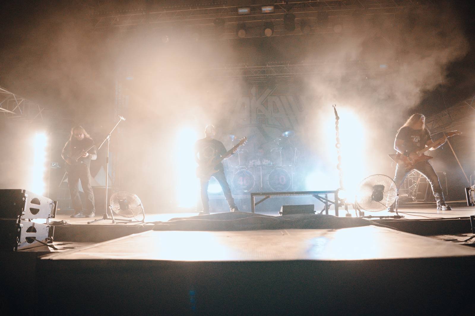 Vysočina Fest se po dvou letech vrátil v plné parádě. První den zahráli Pokáč, Mirai, Arakain i Jelen