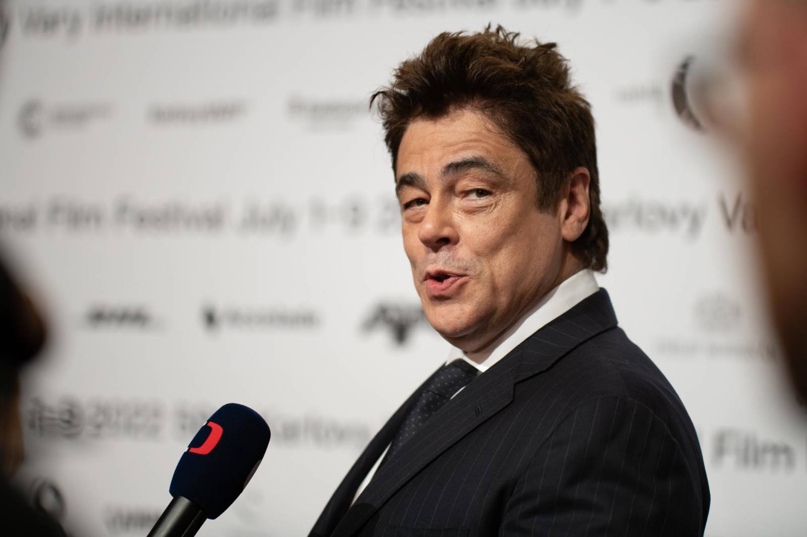 Benicio Del Toro uvedl v Karlových Varech kultovní film Traffic - Nadvláda gangů