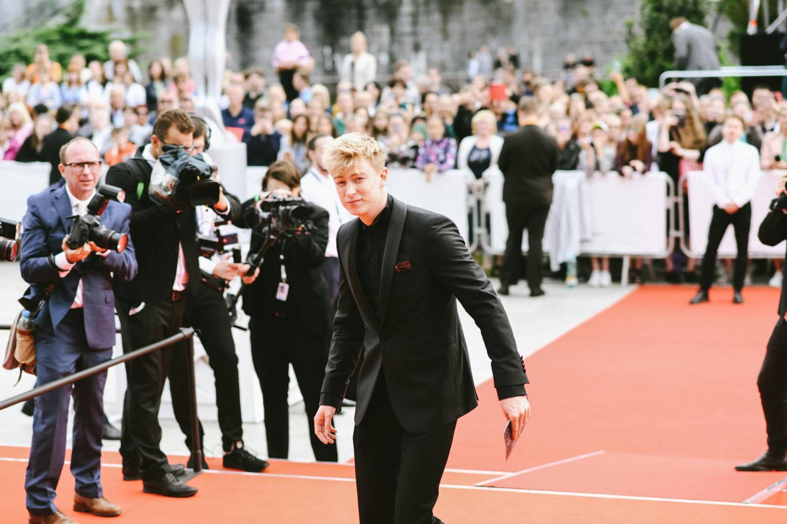 MFF Karlovy Vary vyvrcholil závěrečným ceremoniálem, následovala show Monkey Business s Jakubem Prachařem i Adamem Mišíkem