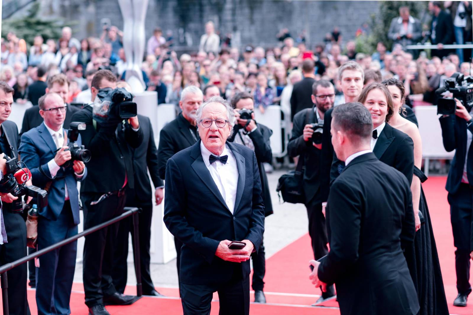 MFF Karlovy Vary vyvrcholil závěrečným ceremoniálem, následovala show Monkey Business s Jakubem Prachařem i Adamem Mišíkem