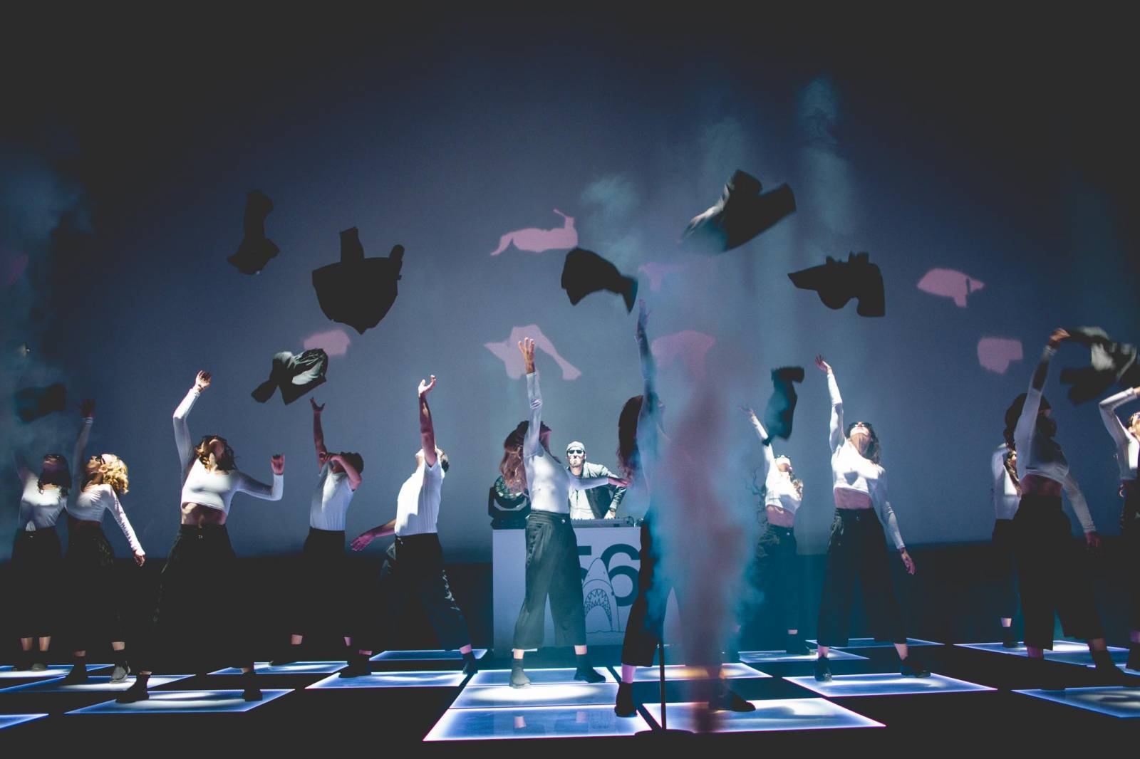 MFF Karlovy Vary vyvrcholil závěrečným ceremoniálem, následovala show Monkey Business s Jakubem Prachařem i Adamem Mišíkem