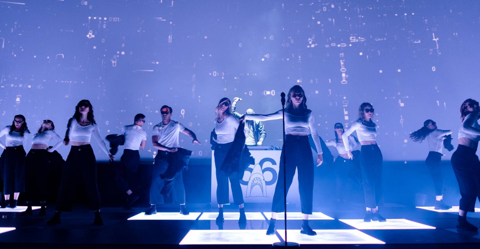 MFF Karlovy Vary vyvrcholil závěrečným ceremoniálem, následovala show Monkey Business s Jakubem Prachařem i Adamem Mišíkem