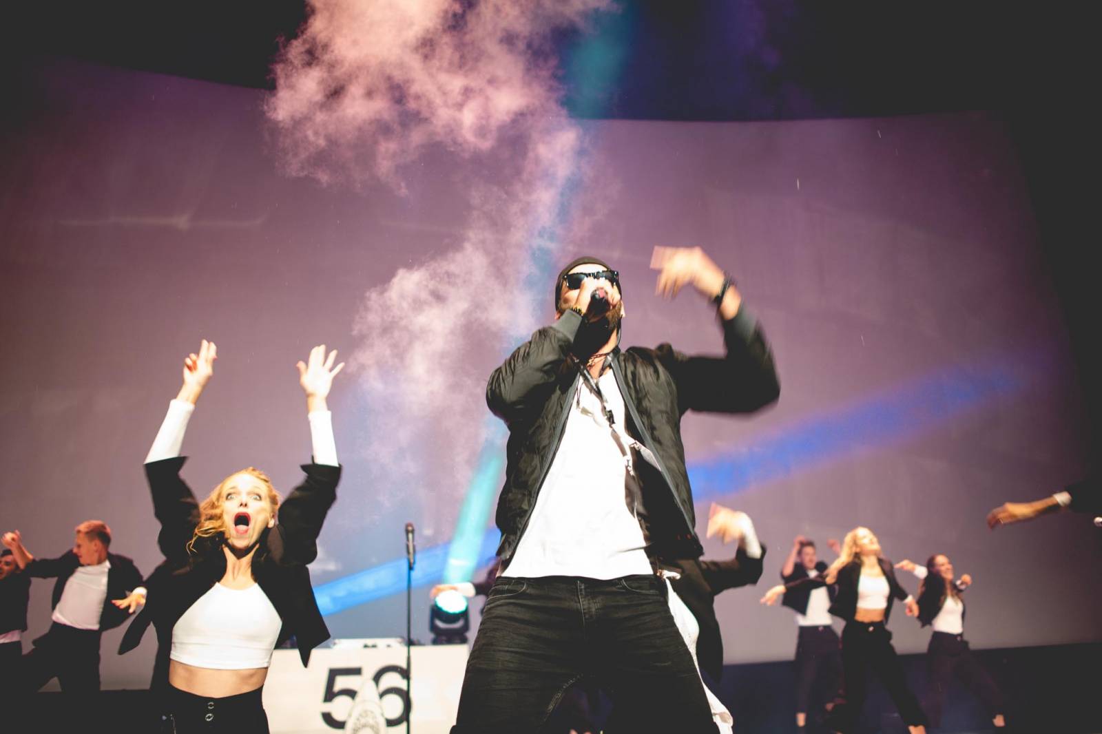 MFF Karlovy Vary vyvrcholil závěrečným ceremoniálem, následovala show Monkey Business s Jakubem Prachařem i Adamem Mišíkem