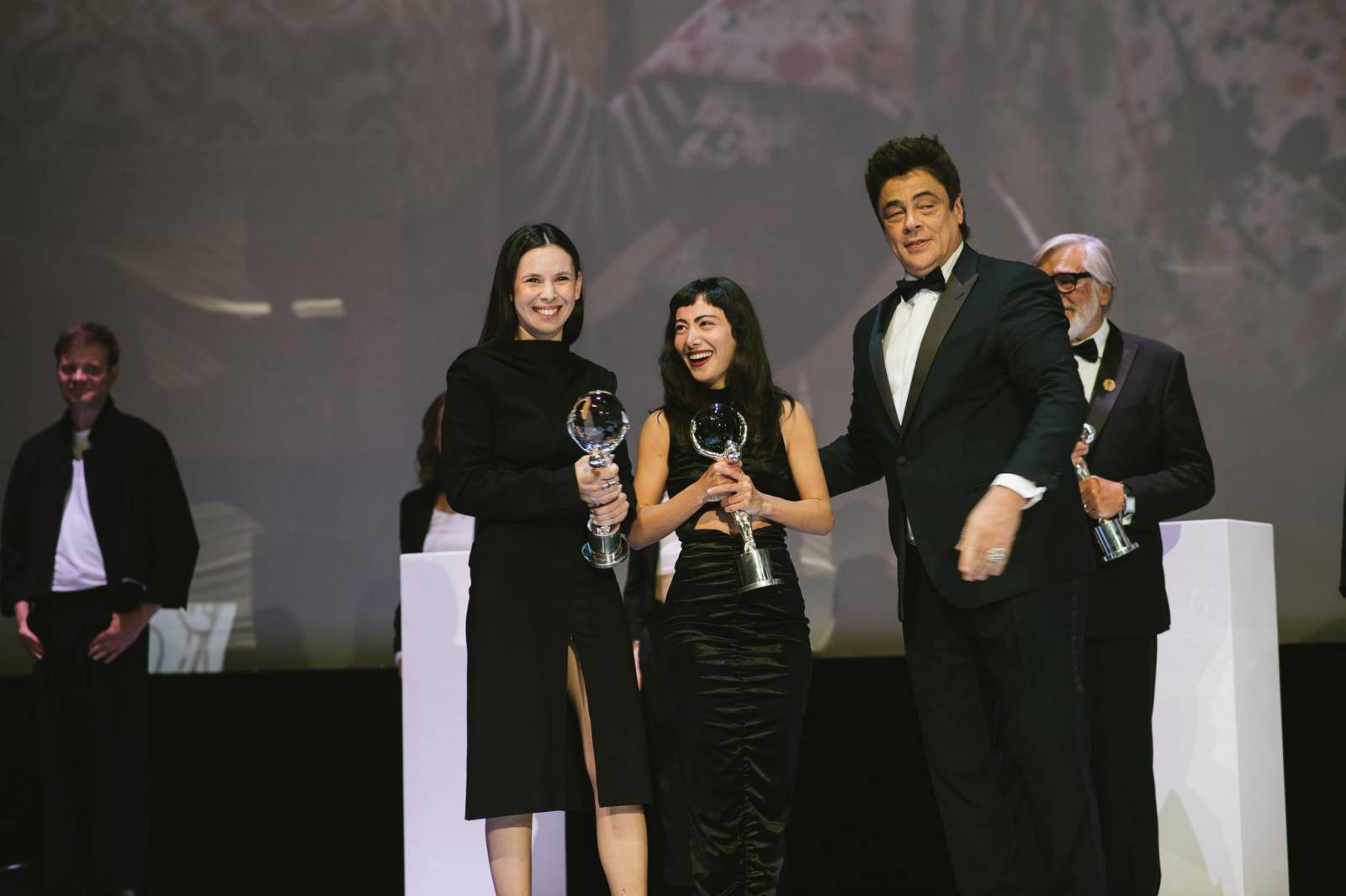 MFF Karlovy Vary vyvrcholil závěrečným ceremoniálem, následovala show Monkey Business s Jakubem Prachařem i Adamem Mišíkem