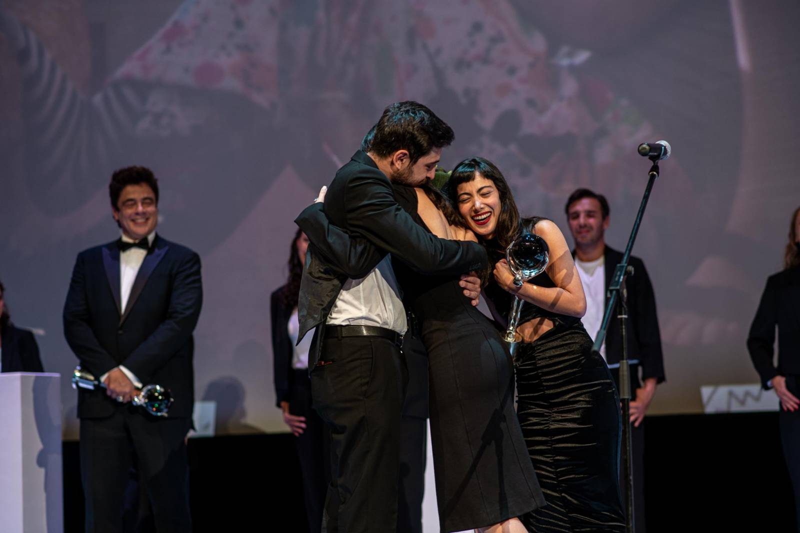 MFF Karlovy Vary vyvrcholil závěrečným ceremoniálem, následovala show Monkey Business s Jakubem Prachařem i Adamem Mišíkem