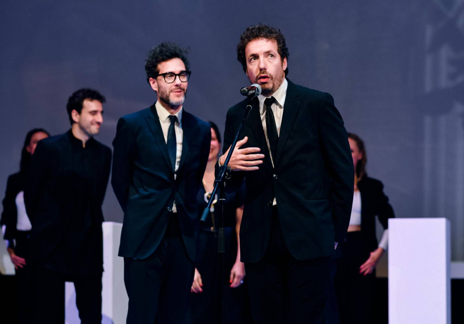 MFF Karlovy Vary vyvrcholil závěrečným ceremoniálem, následovala show Monkey Business s Jakubem Prachařem i Adamem Mišíkem