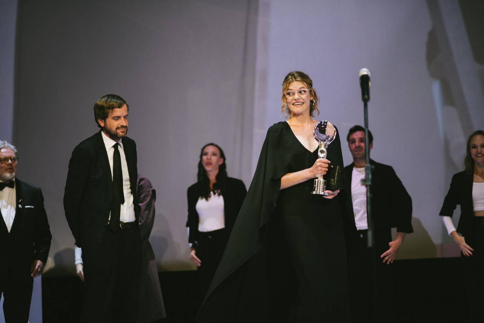 MFF Karlovy Vary vyvrcholil závěrečným ceremoniálem, následovala show Monkey Business s Jakubem Prachařem i Adamem Mišíkem