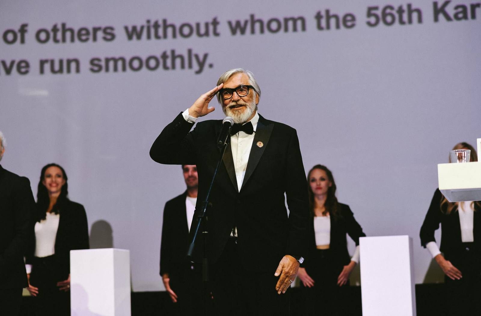 MFF Karlovy Vary vyvrcholil závěrečným ceremoniálem, následovala show Monkey Business s Jakubem Prachařem i Adamem Mišíkem