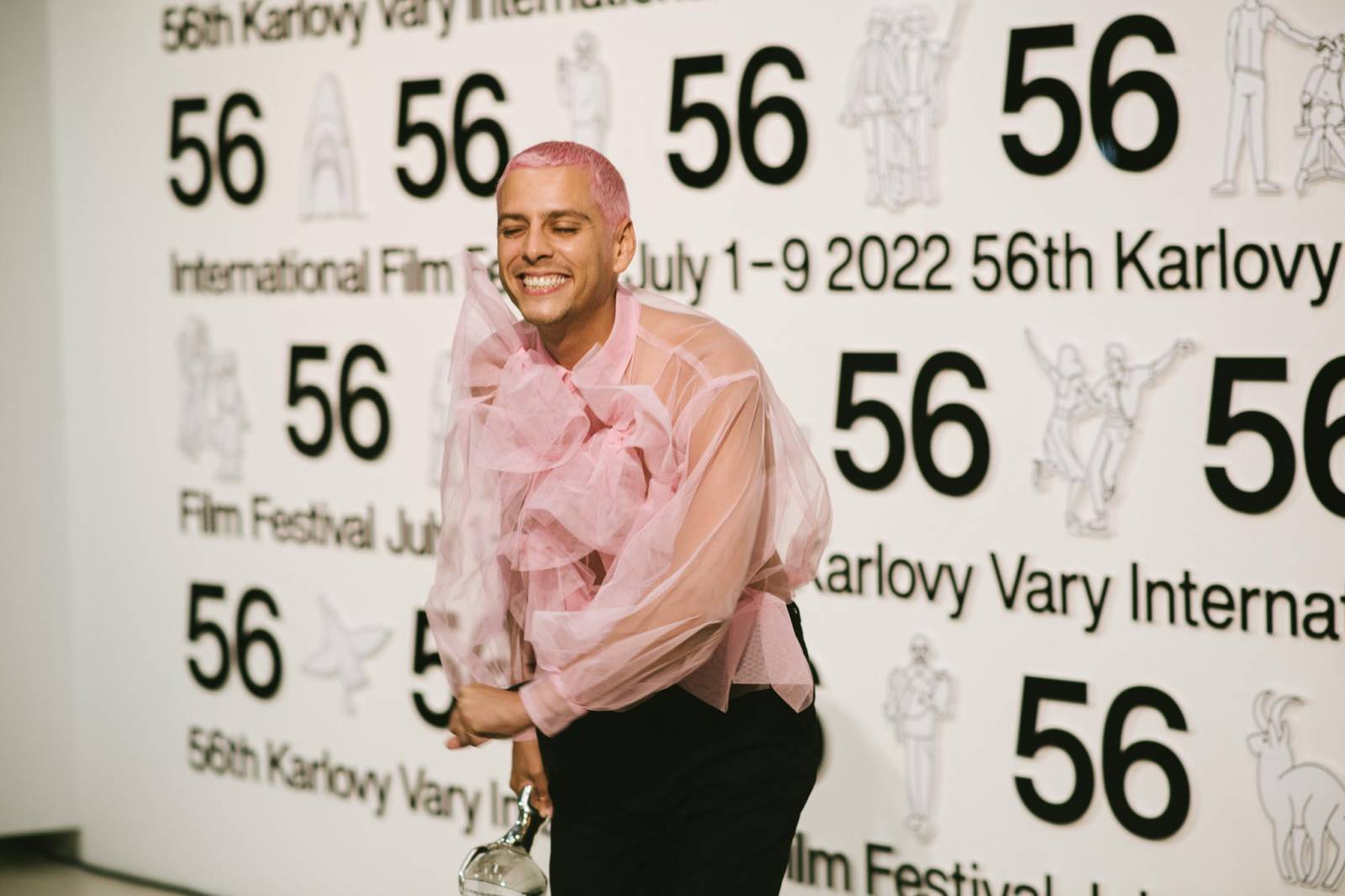 MFF Karlovy Vary vyvrcholil závěrečným ceremoniálem, následovala show Monkey Business s Jakubem Prachařem i Adamem Mišíkem