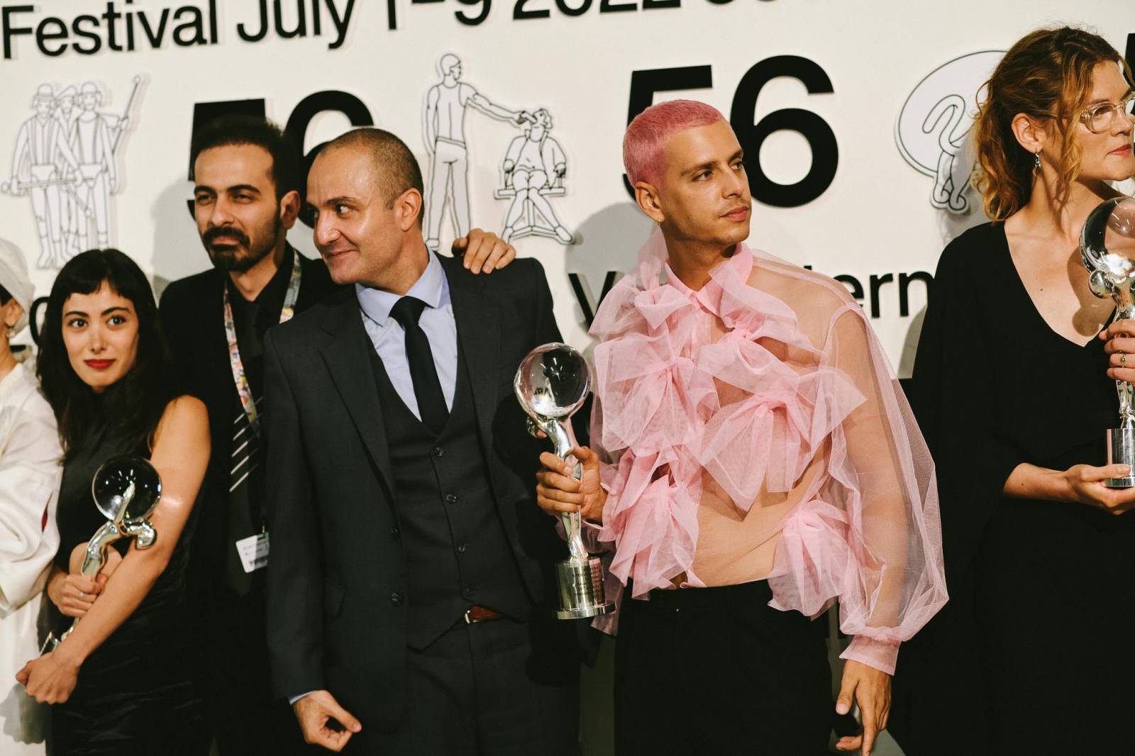 MFF Karlovy Vary vyvrcholil závěrečným ceremoniálem, následovala show Monkey Business s Jakubem Prachařem i Adamem Mišíkem