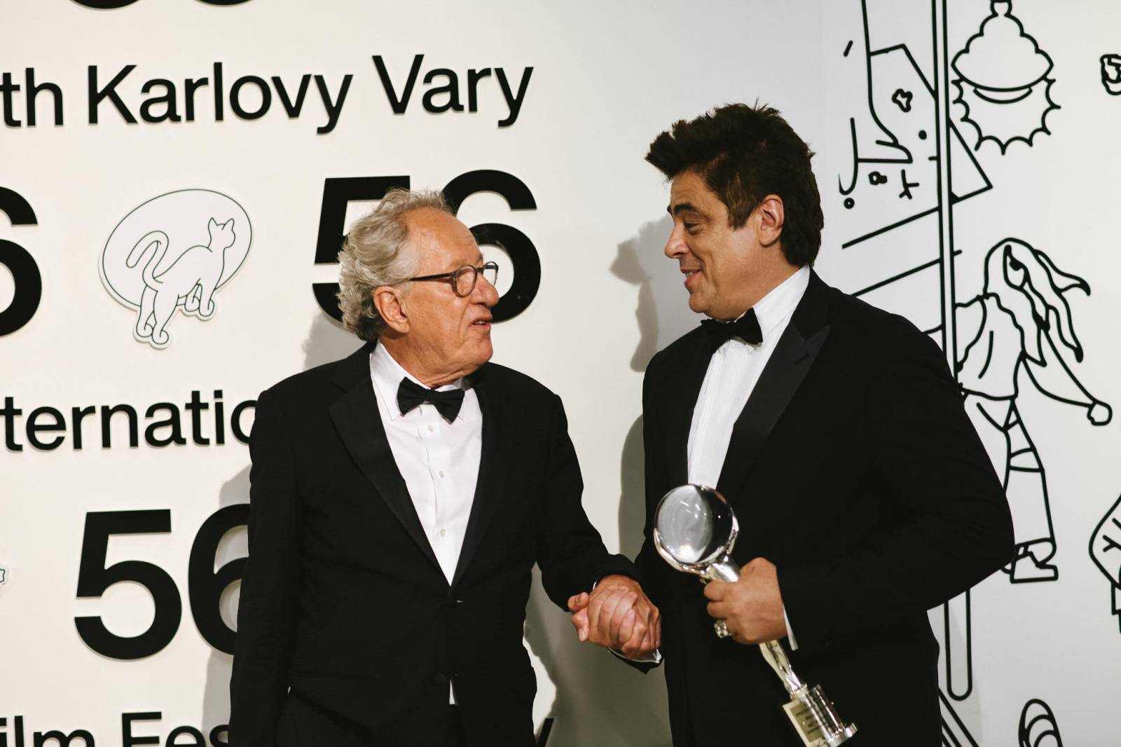 MFF Karlovy Vary vyvrcholil závěrečným ceremoniálem, následovala show Monkey Business s Jakubem Prachařem i Adamem Mišíkem