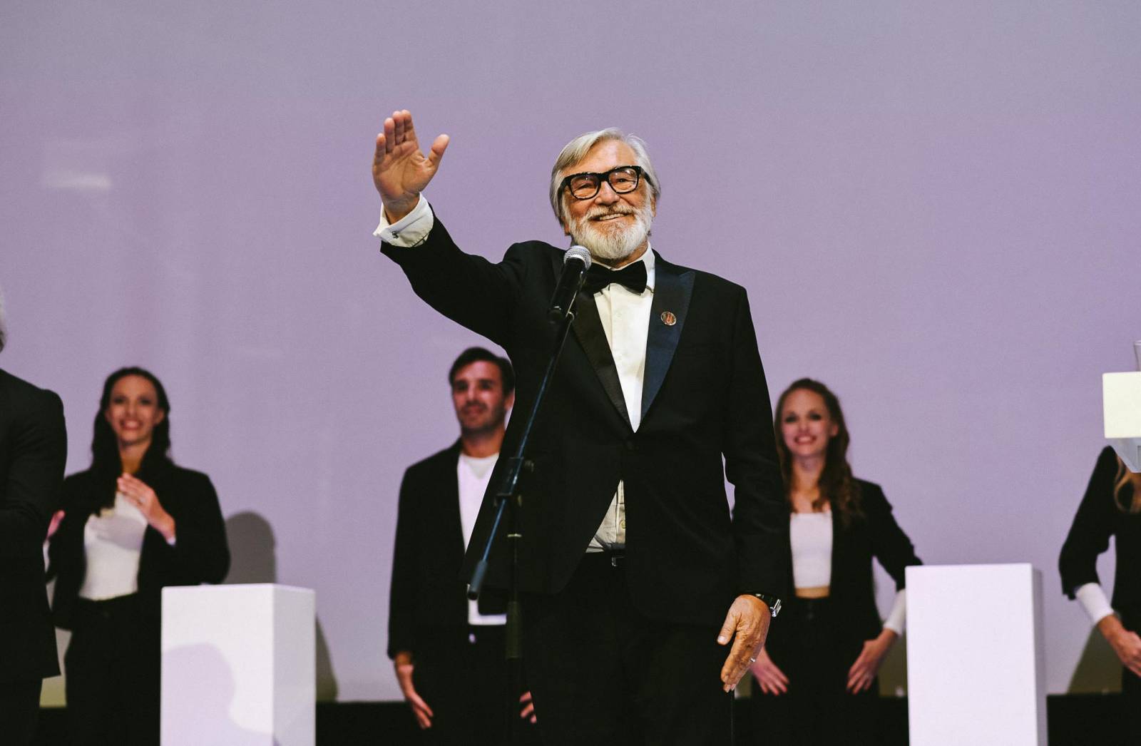 MFF Karlovy Vary vyvrcholil závěrečným ceremoniálem, následovala show Monkey Business s Jakubem Prachařem i Adamem Mišíkem