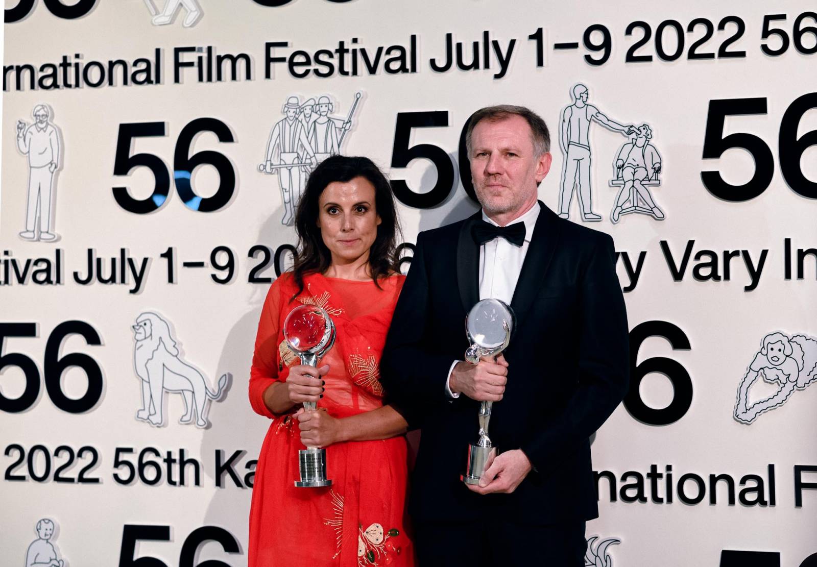 MFF Karlovy Vary vyvrcholil závěrečným ceremoniálem, následovala show Monkey Business s Jakubem Prachařem i Adamem Mišíkem