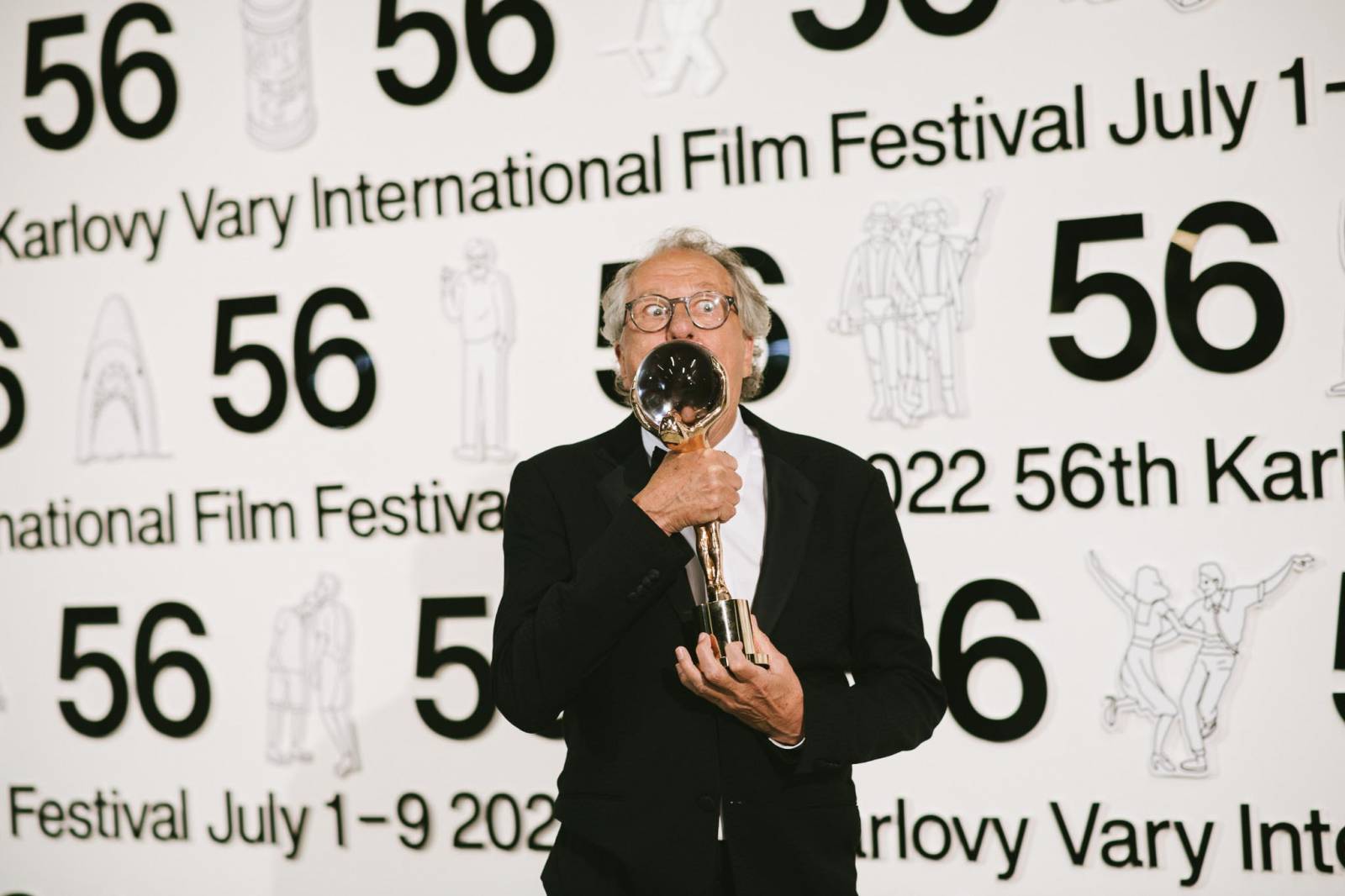 MFF Karlovy Vary vyvrcholil závěrečným ceremoniálem, následovala show Monkey Business s Jakubem Prachařem i Adamem Mišíkem