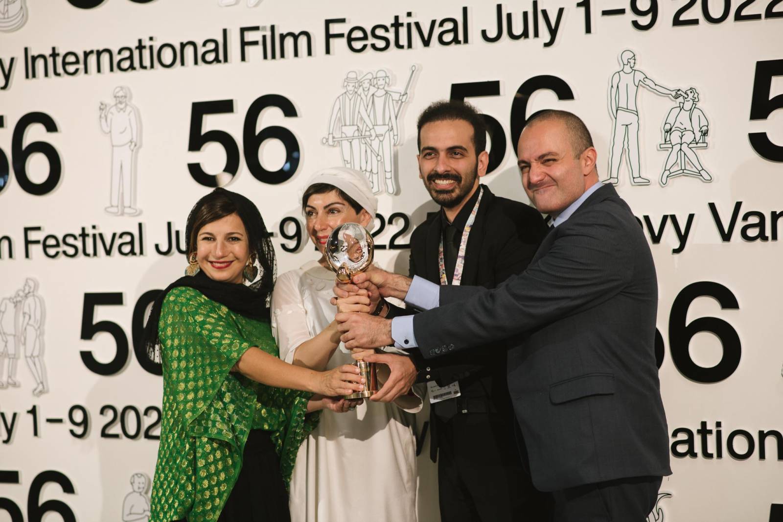 MFF Karlovy Vary vyvrcholil závěrečným ceremoniálem, následovala show Monkey Business s Jakubem Prachařem i Adamem Mišíkem