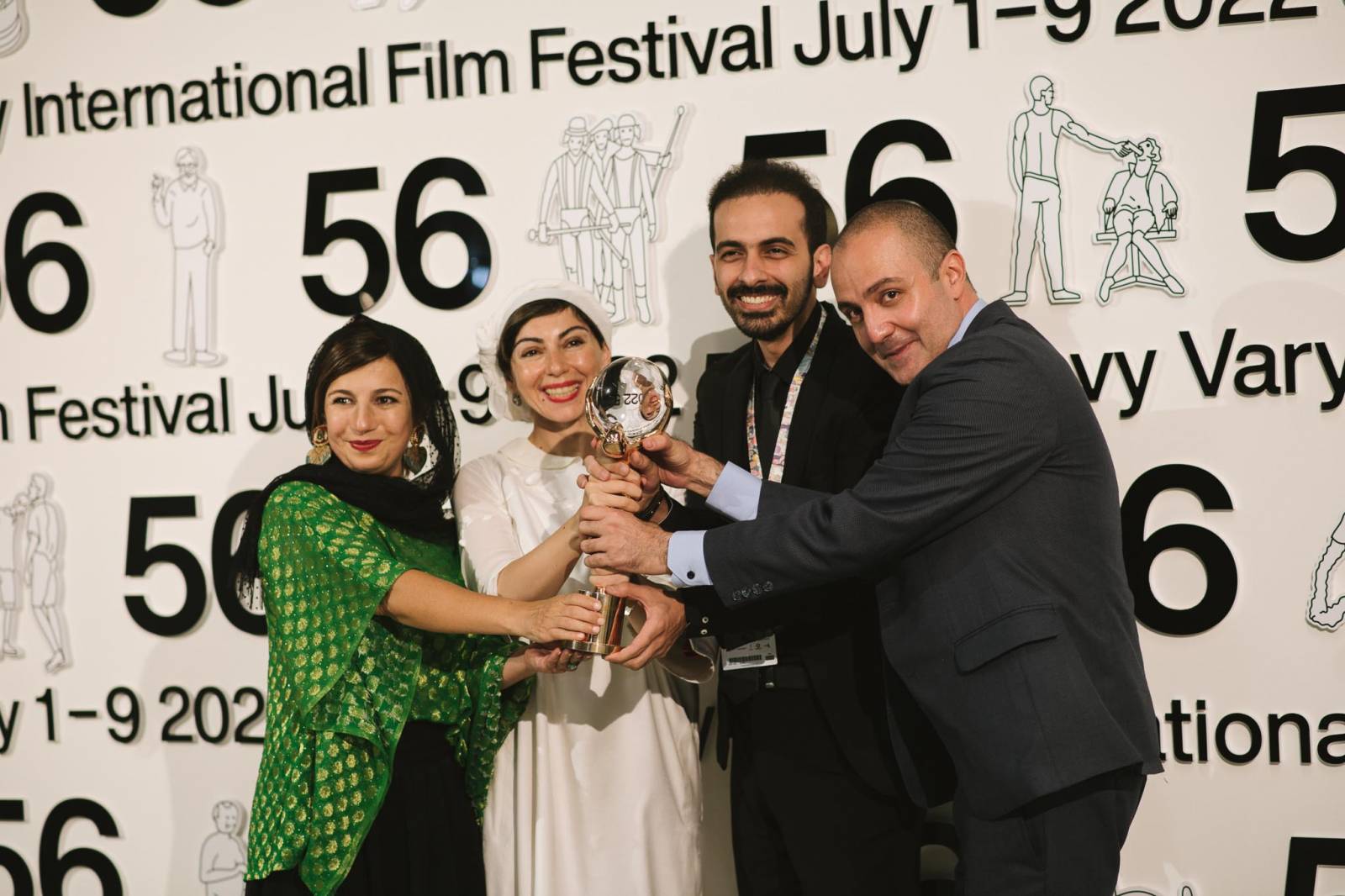 MFF Karlovy Vary vyvrcholil závěrečným ceremoniálem, následovala show Monkey Business s Jakubem Prachařem i Adamem Mišíkem