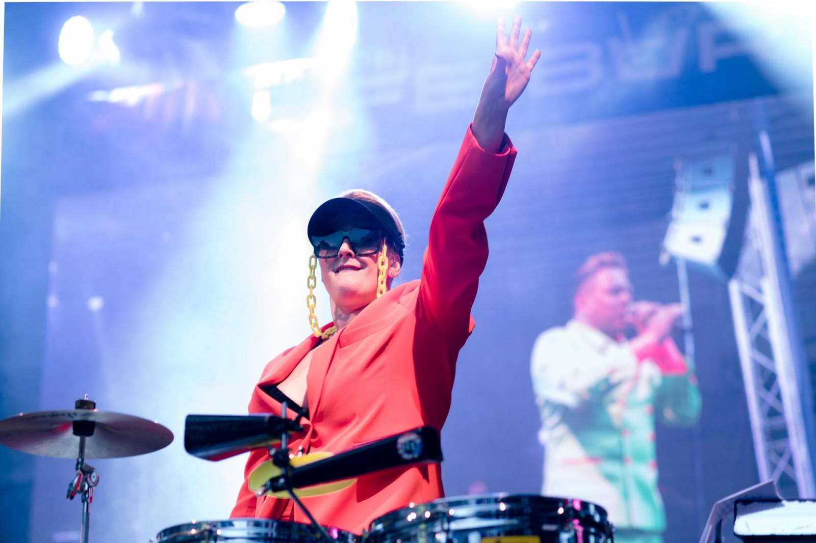 MFF Karlovy Vary vyvrcholil závěrečným ceremoniálem, následovala show Monkey Business s Jakubem Prachařem i Adamem Mišíkem