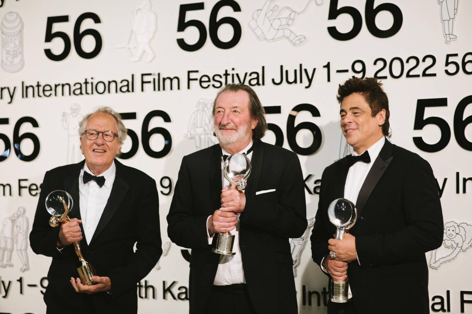 MFF Karlovy Vary vyvrcholil závěrečným ceremoniálem, následovala show Monkey Business s Jakubem Prachařem i Adamem Mišíkem